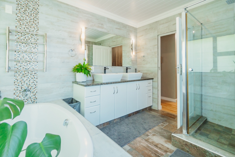 5 Bedroom Property for Sale in Panorama Western Cape